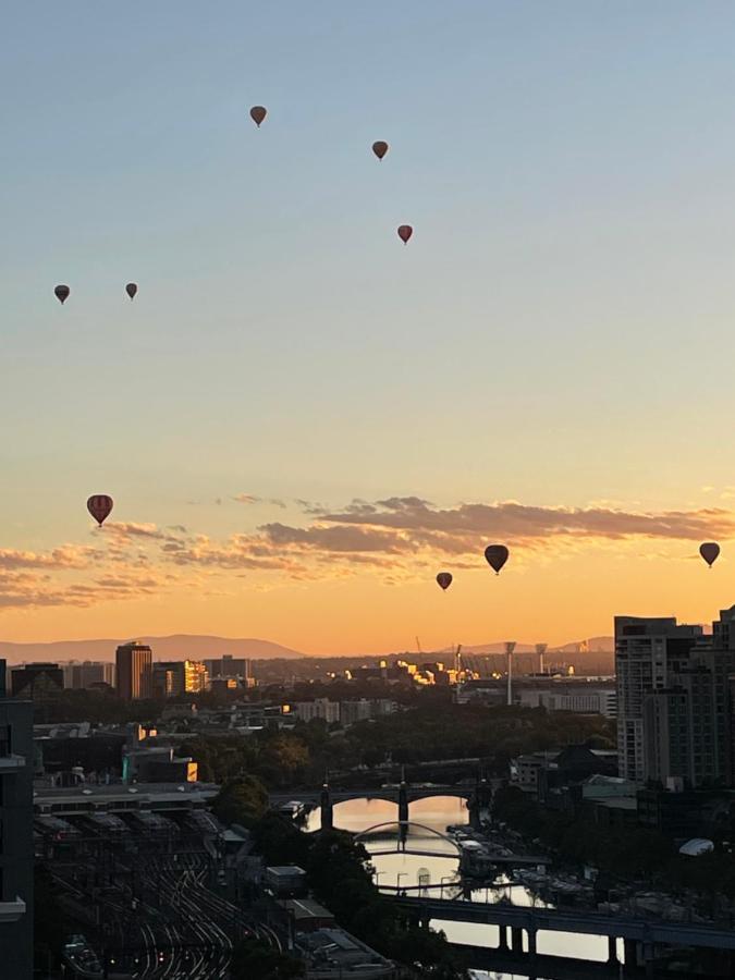 Aura2107, 2 Bedroom Apartment With Balcony, Stunning Yarra River And City Views Melburne Exterior foto